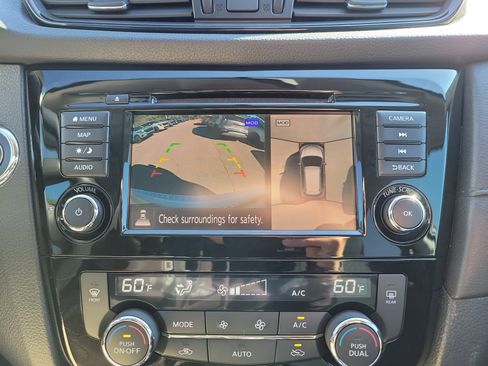 Used 2018 Nissan Rogue SV w/ Premium Package image 33