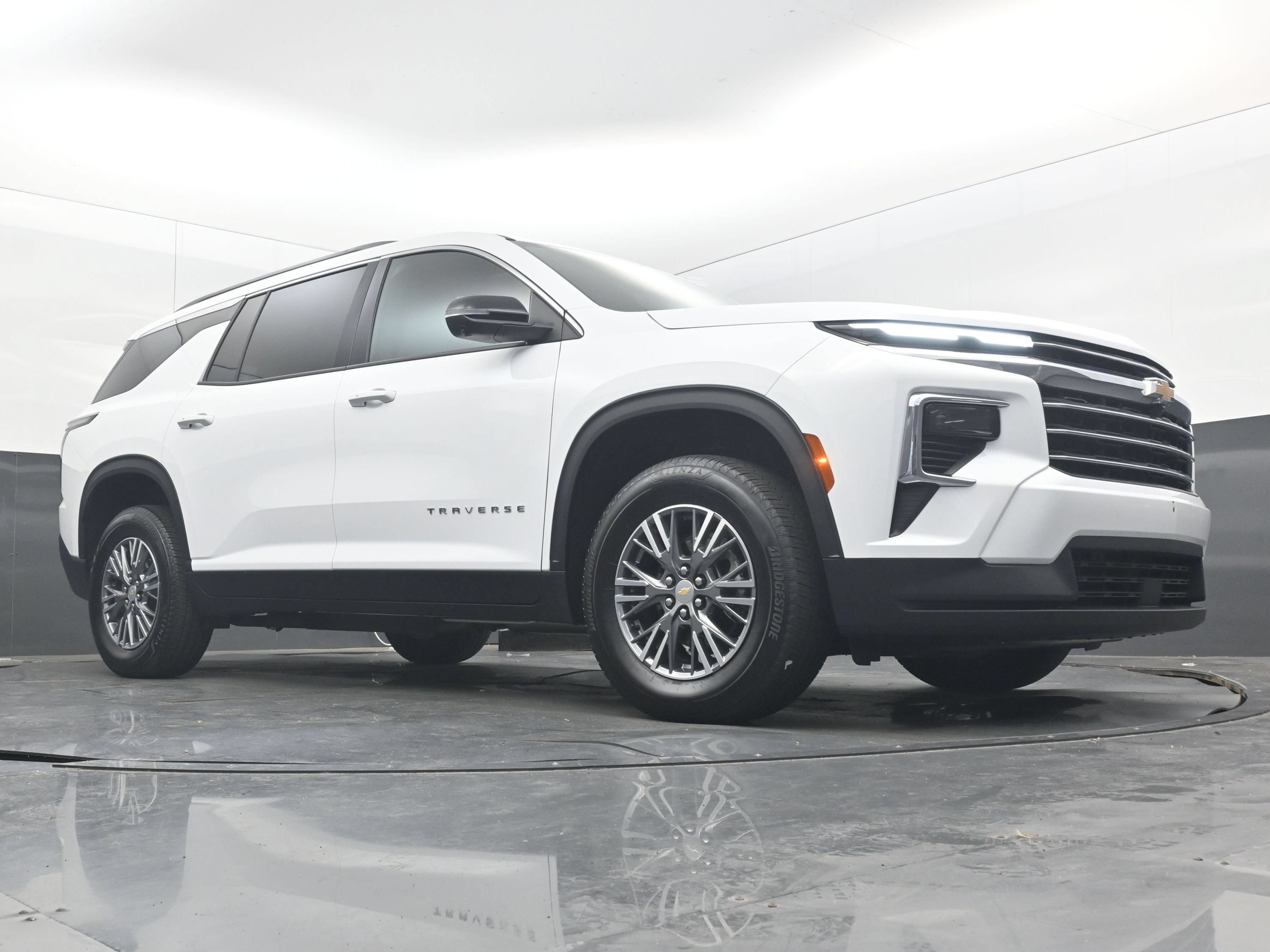 Certified 2026 Chevrolet Traverse LT w/ Driver Confidence Package FWD image 23