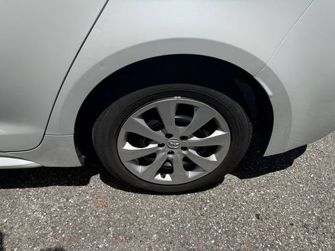 Used 2025 Toyota Corolla LE FWD image 6