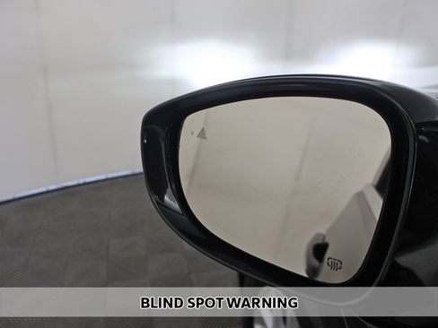 Used 2020 Chrysler Pacifica Touring-L image 3