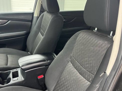 Used 2017 Nissan Rogue SV image 17