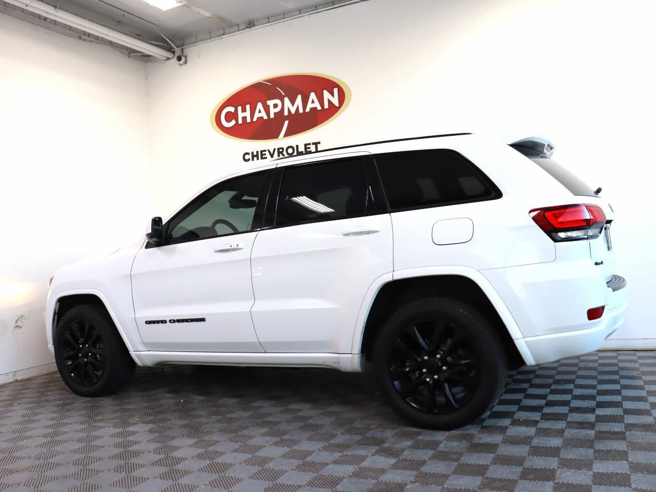 Used 2018 Jeep Grand Cherokee Altitude AWD/4WD image 3