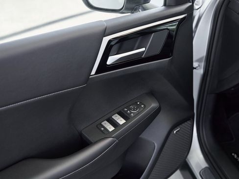 New 2025 Mitsubishi Outlander SE image 19