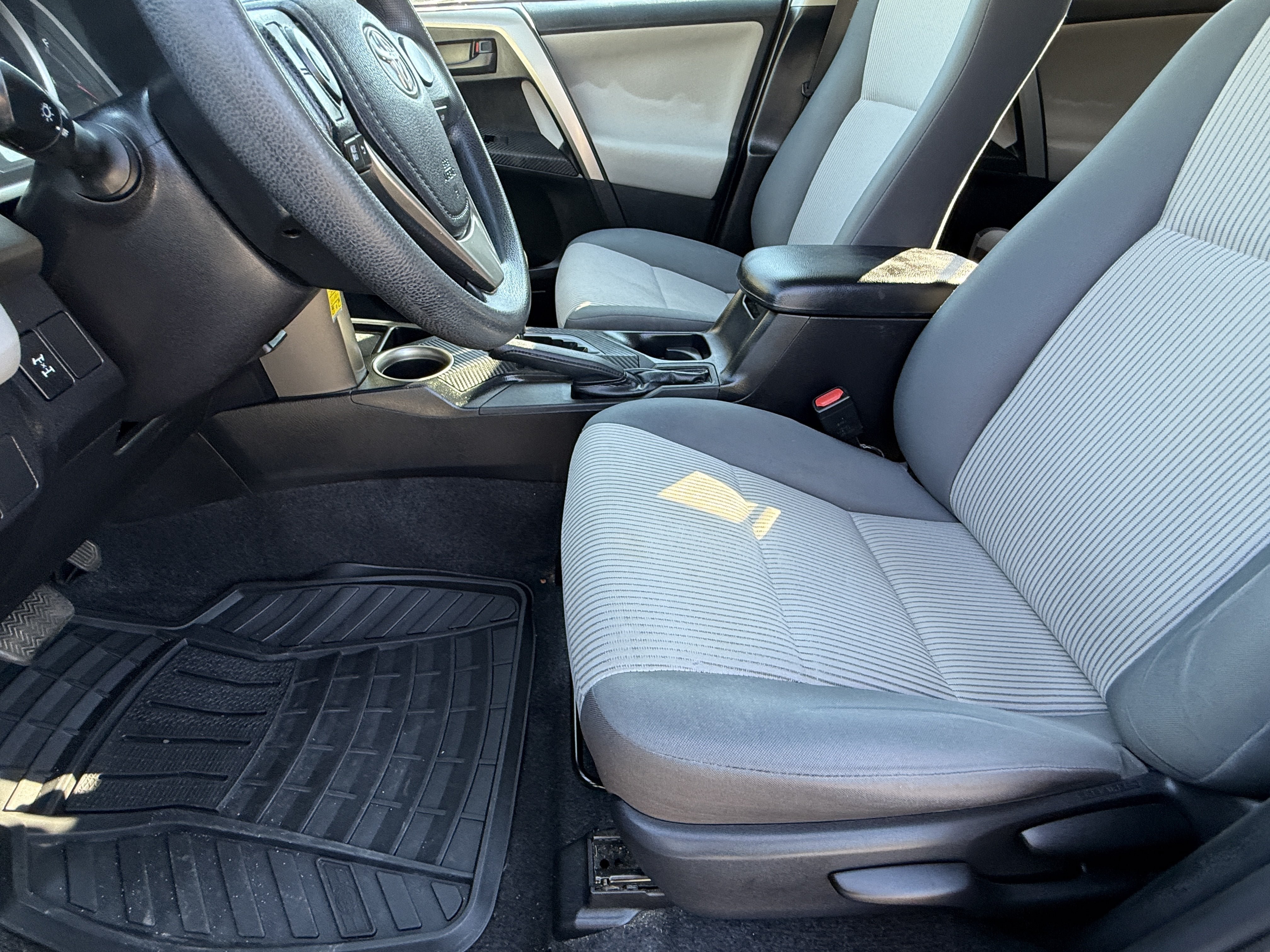 Used 2015 Toyota RAV4 LE AWD/4WD image 19