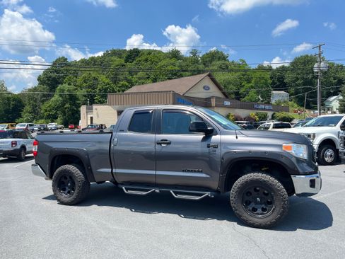 Used 2015 Toyota Tundra SR5 w/ Floor Mat Package AWD/4WD image 5