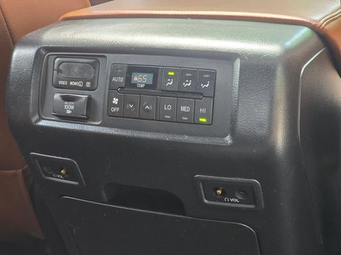 Used 2017 Toyota Sequoia Platinum RWD image 18