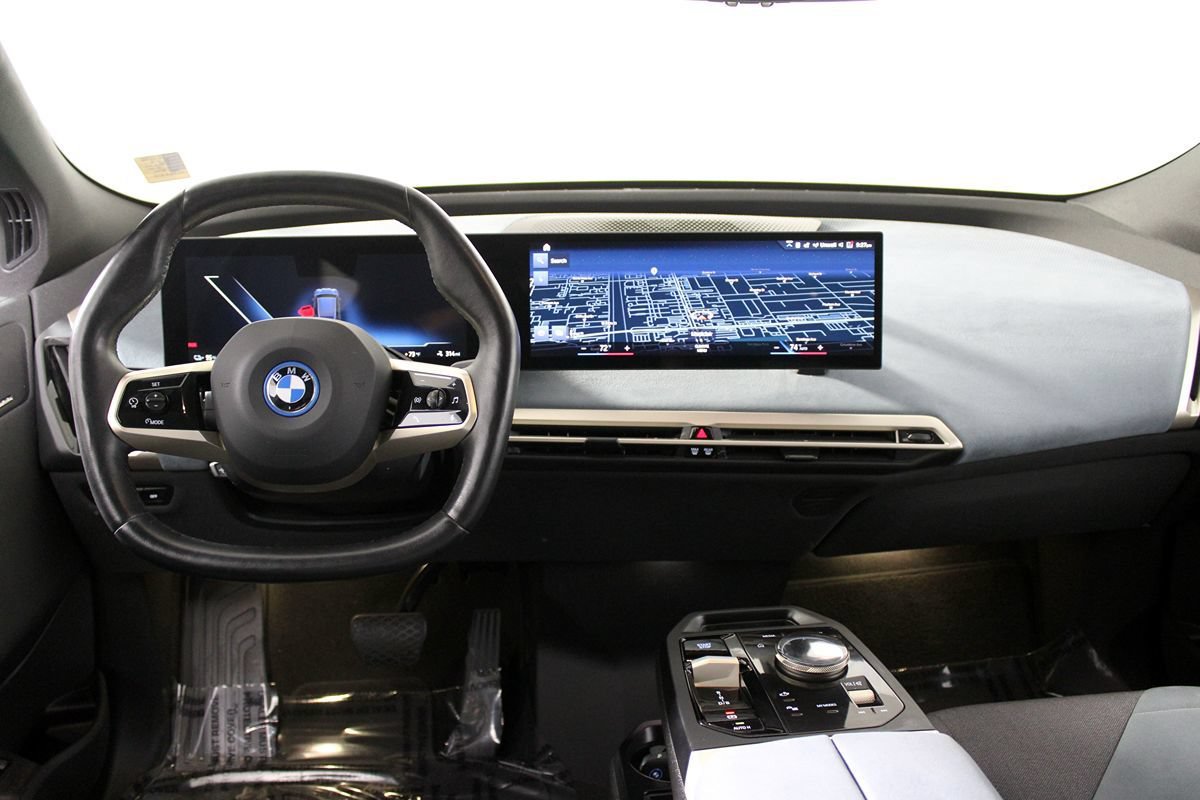 Used 2023 BMW iX xDrive50 w/ Sport Package AWD/4WD image 9