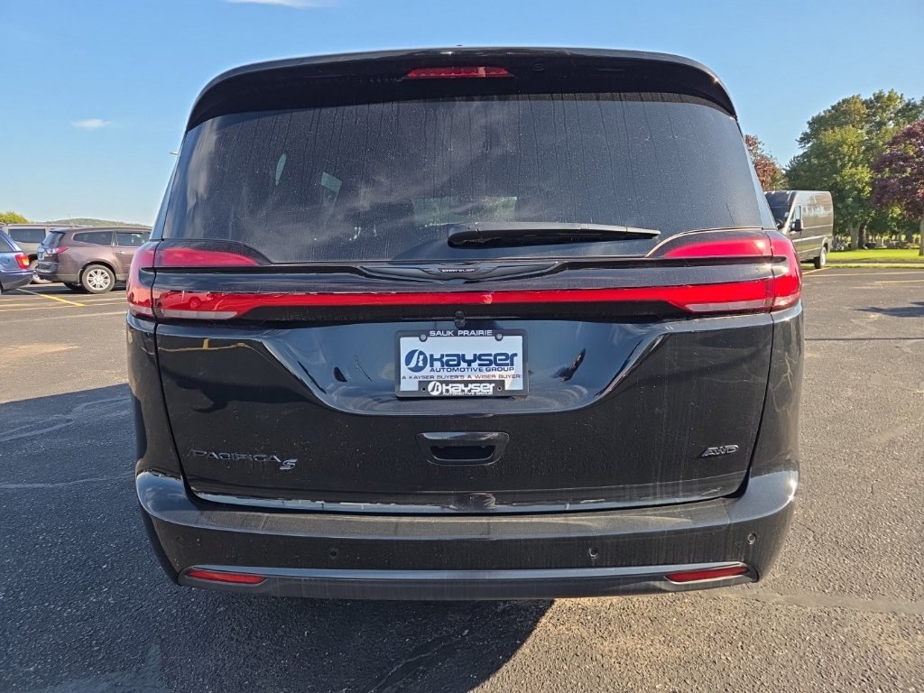 New 2026 Chrysler Pacifica Select w/ S Appearance Package AWD/4WD image 4