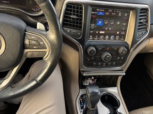 Used 2017 Jeep Grand Cherokee Limited image 17
