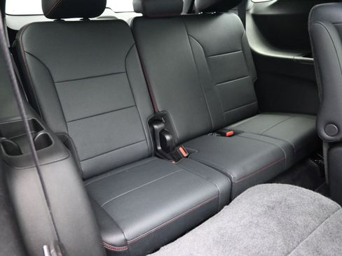 Used 2024 Chevrolet Traverse RS FWD image 37