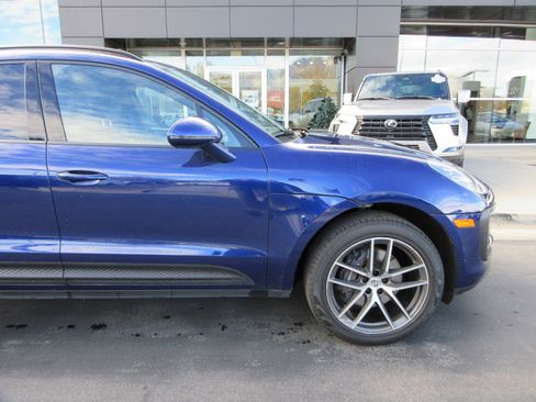 Used 2022 Porsche Macan image 12