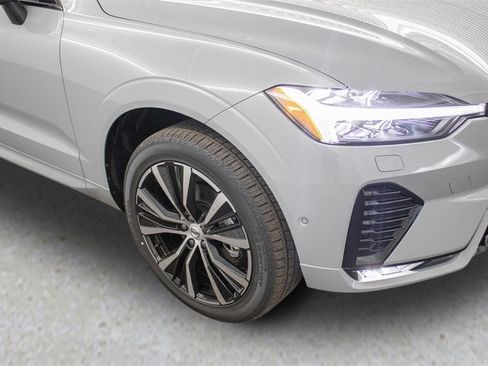 Certified 2025 Volvo XC60 B5 Plus w/ Protection Package Premier image 11