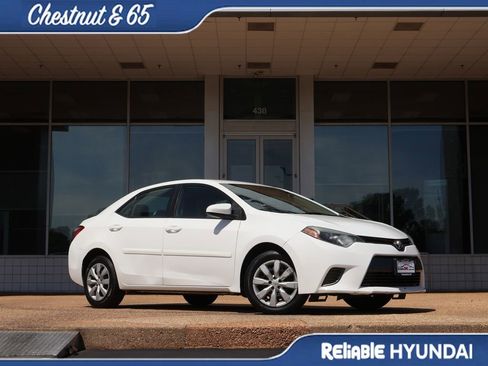Used 2015 Toyota Corolla LE FWD image 2