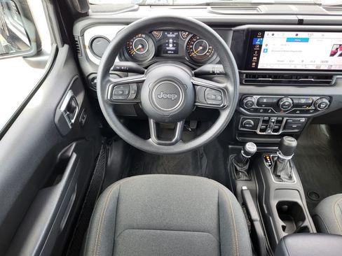 Used 2025 Jeep Gladiator Sport AWD/4WD image 23