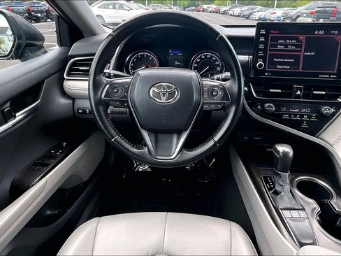 Used 2023 Toyota Camry SE w/ Audio Upgrade Package FWD image 5