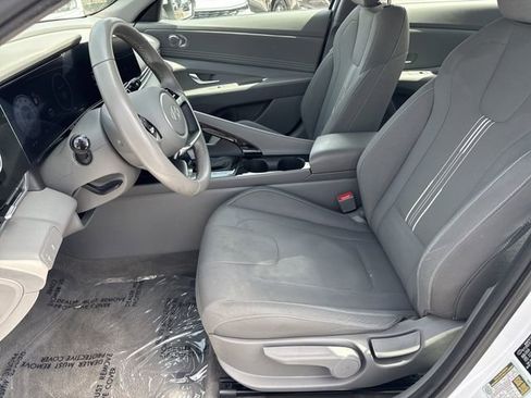 Certified 2025 Hyundai Elantra SEL image 9