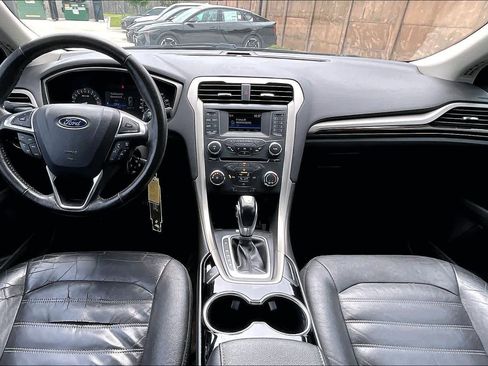 Used 2015 Ford Fusion SE w/ Equipment Group 202A image 14
