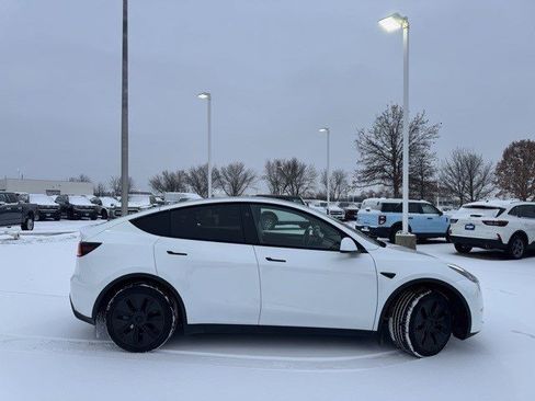 Used 2025 Tesla Model Y Long Range image 10