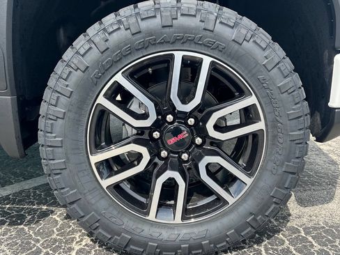 New 2026 GMC Sierra 1500 AT4 w/ AT4 Premium Package AWD/4WD image 17