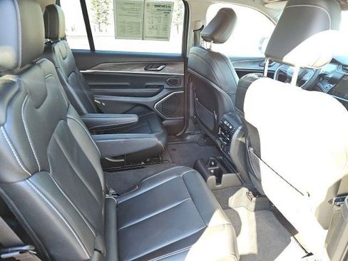 Used 2023 Jeep Grand Cherokee L Limited w/ Black Appearance Package image 16