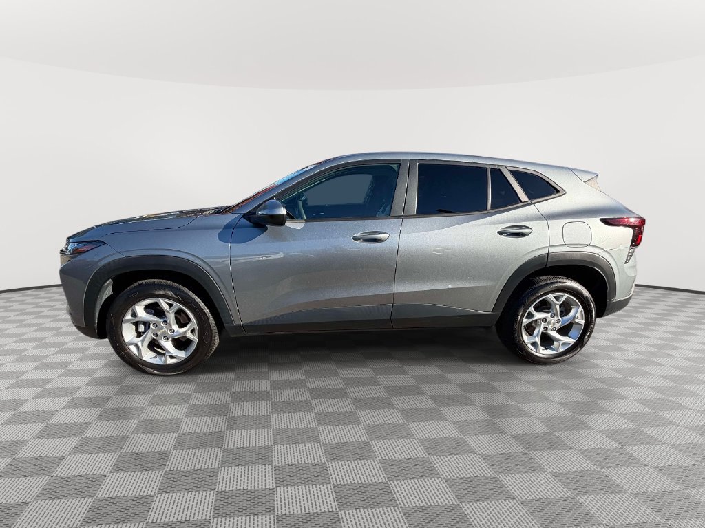 Used 2024 Chevrolet Trax LS w/ LS Convenience Package FWD image 5