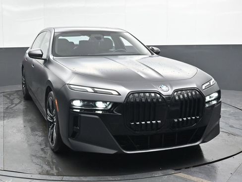 Used 2023 BMW i7 xDrive60 image 6