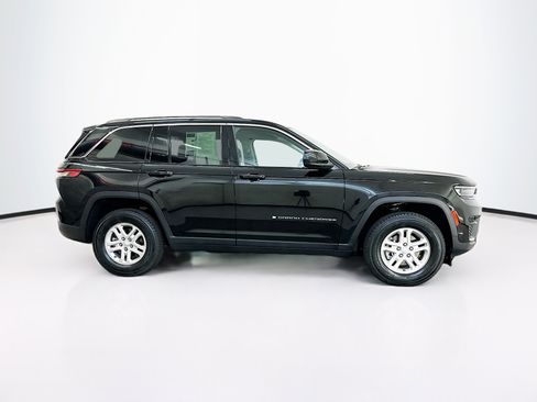 Used 2023 Jeep Grand Cherokee Laredo AWD/4WD image 10