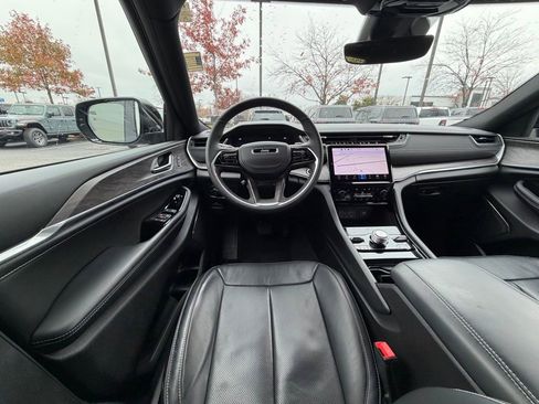 Certified 2023 Jeep Grand Cherokee L Overland image 18