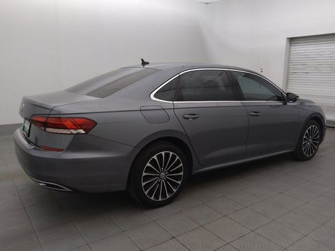 Used 2022 Volkswagen Passat 2.0T FWD image 10