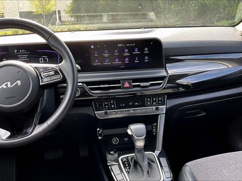 Used 2025 Kia Seltos S FWD image 11