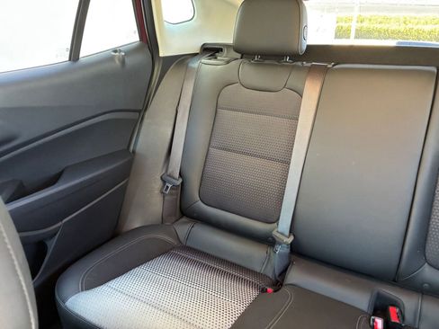 Used 2025 Chevrolet Trax LT image 38