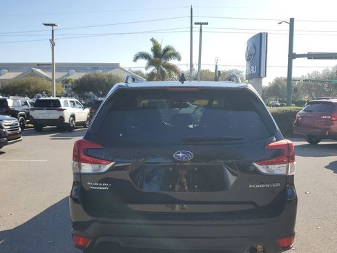 Used 2020 Subaru Forester Premium image 13