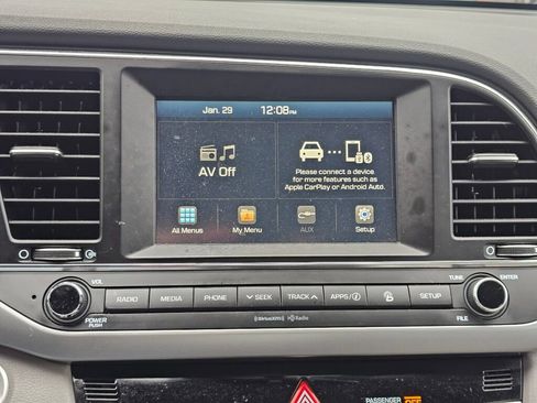 Used 2017 Hyundai Elantra Limited image 20