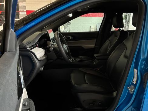Used 2025 Jeep Compass Limited AWD/4WD image 10