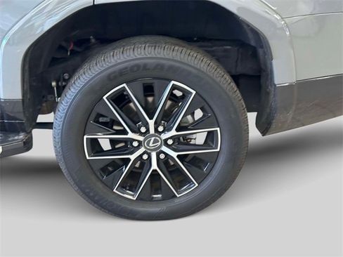 Used 2024 Lexus GX 550 image 14