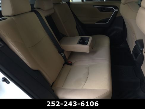 Used 2021 Toyota RAV4 LE FWD image 31