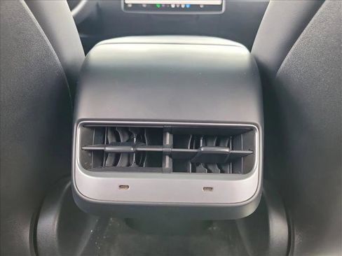 Used 2023 Tesla Model Y Long Range image 16