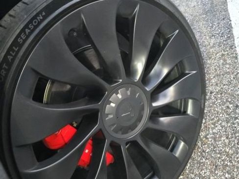 Used 2022 Tesla Model Y Performance image 9