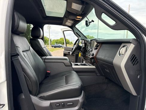 Used 2016 Ford F250 Lariat w/ Lariat Ultimate Package AWD/4WD image 37