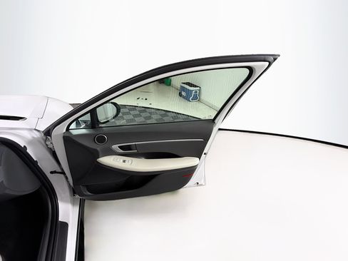 Used 2025 Hyundai Sonata SEL FWD image 31