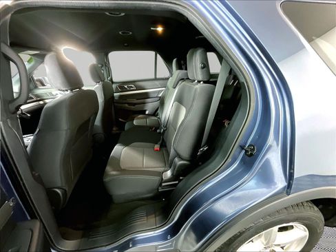 Used 2018 Ford Explorer XLT FWD image 22