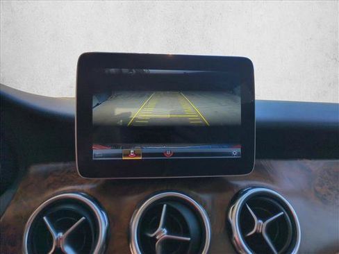 Used 2018 Mercedes-Benz GLA 250 image 13