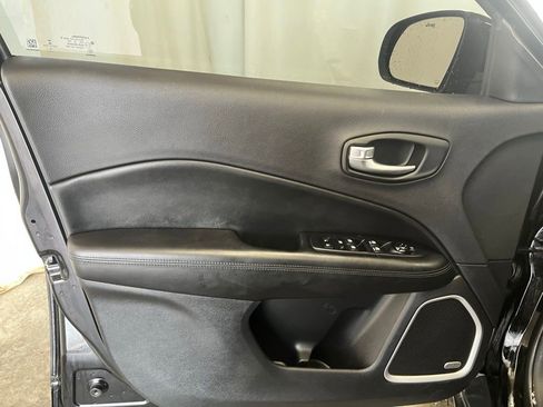 Used 2021 Jeep Compass Altitude w/ Sun and Sound Group image 9