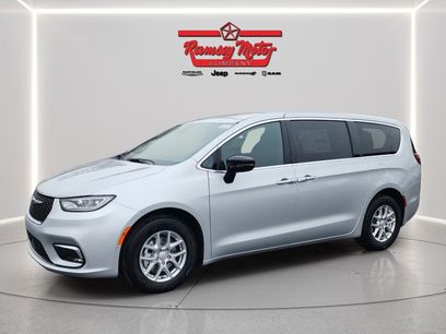 New 2026 Chrysler Pacifica Select