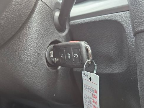 Used 2014 Volkswagen Golf 4-Door image 10