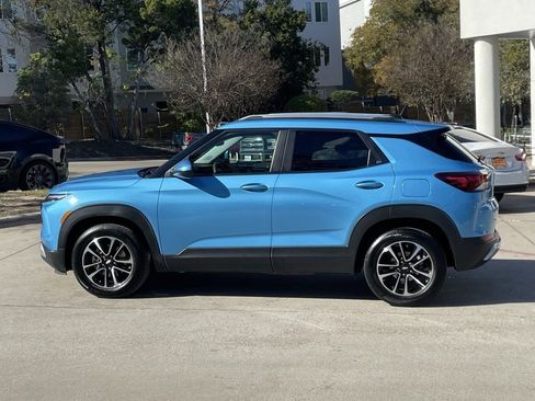 Used 2025 Chevrolet TrailBlazer LT image 3