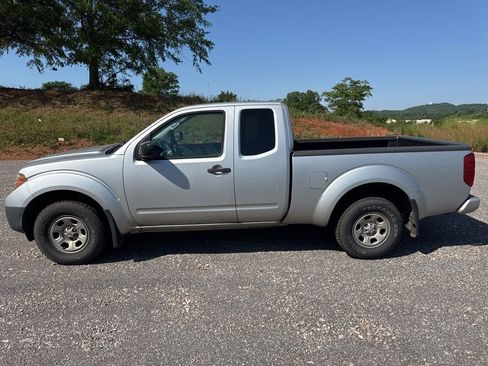 Used 2018 Nissan Frontier S w/ Work Truck Package RWD image 2