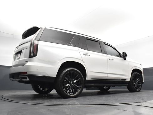 Used 2024 Cadillac Escalade Premium Luxury AWD/4WD image 23