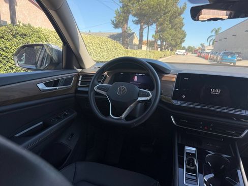 Used 2026 Volkswagen Atlas SE FWD image 34