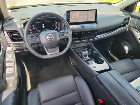 Certified 2025 Nissan Rogue SL FWD image 16